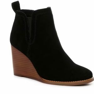 Crown Vintage Vectoria Bootie Size 8